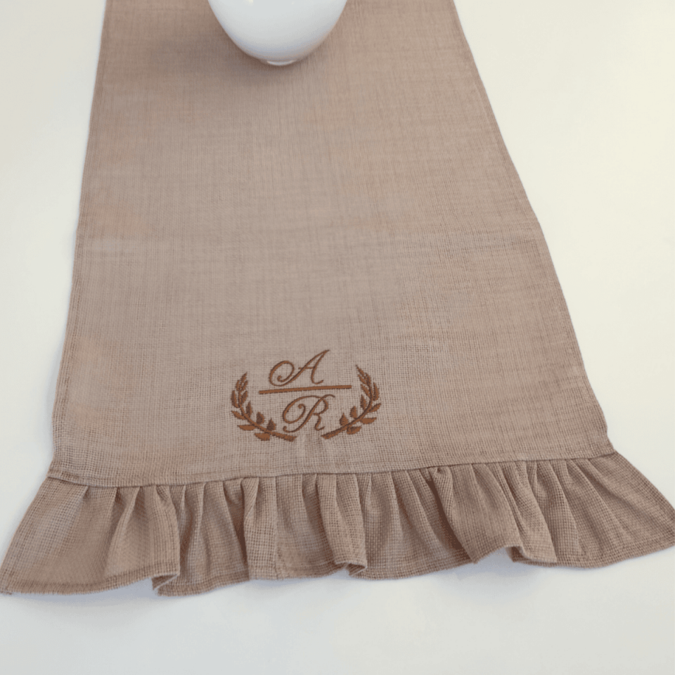 Kişiye Özel İşlemeli Fırfırlı Runner