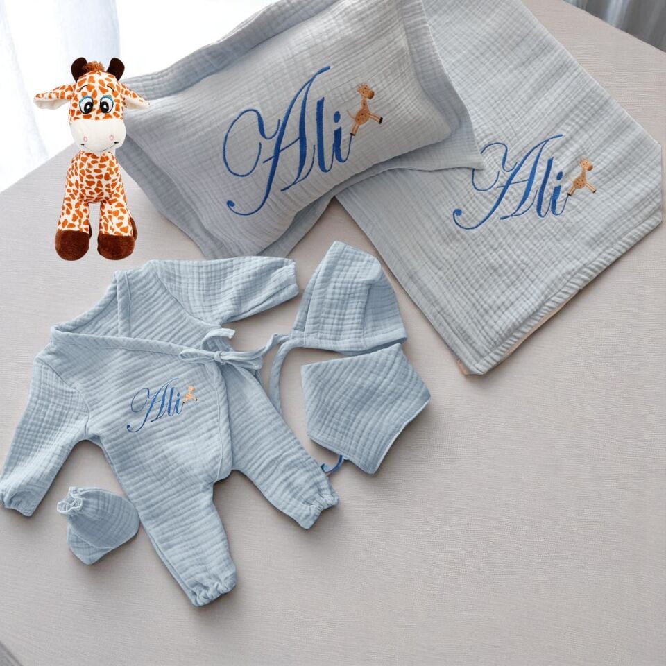 Custom Embroidered Muslin Baby Set – Blanket, Pillow and Clothing Set (6 Pieces)