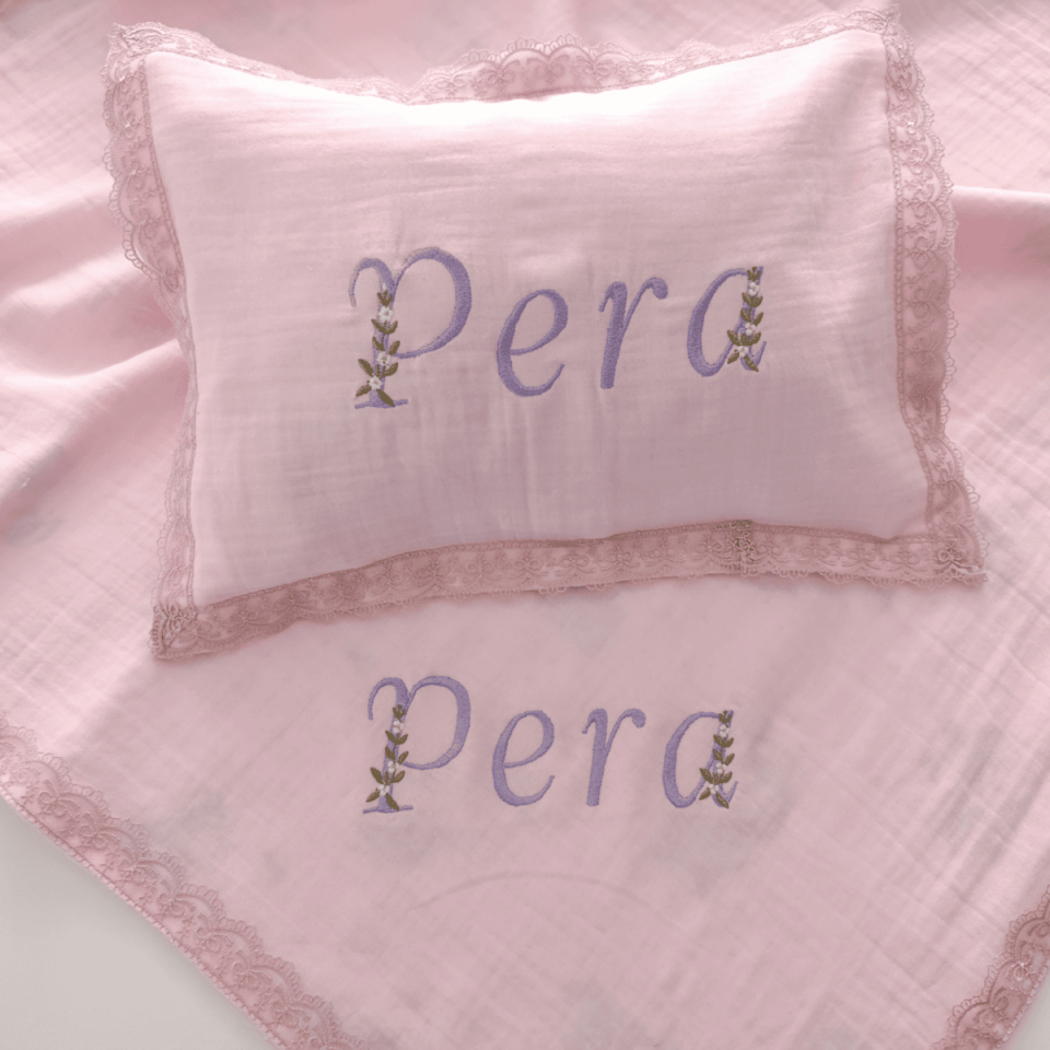 Pembe İsme Özel Nakışlı Bebek Battaniye ve Yastık Takımı
