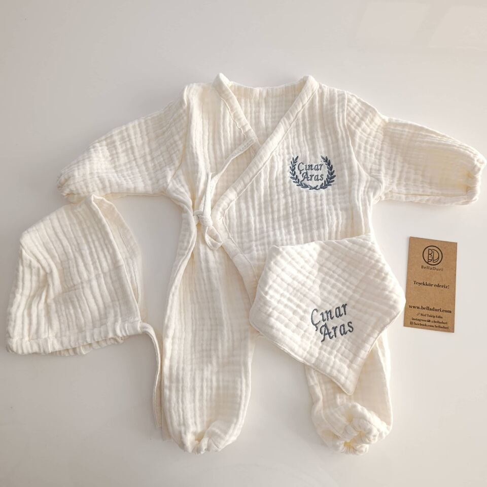 Kişiye Özel Nakışlı Müslin Bebek Hastane Çıkışı Seti – 3 Parça