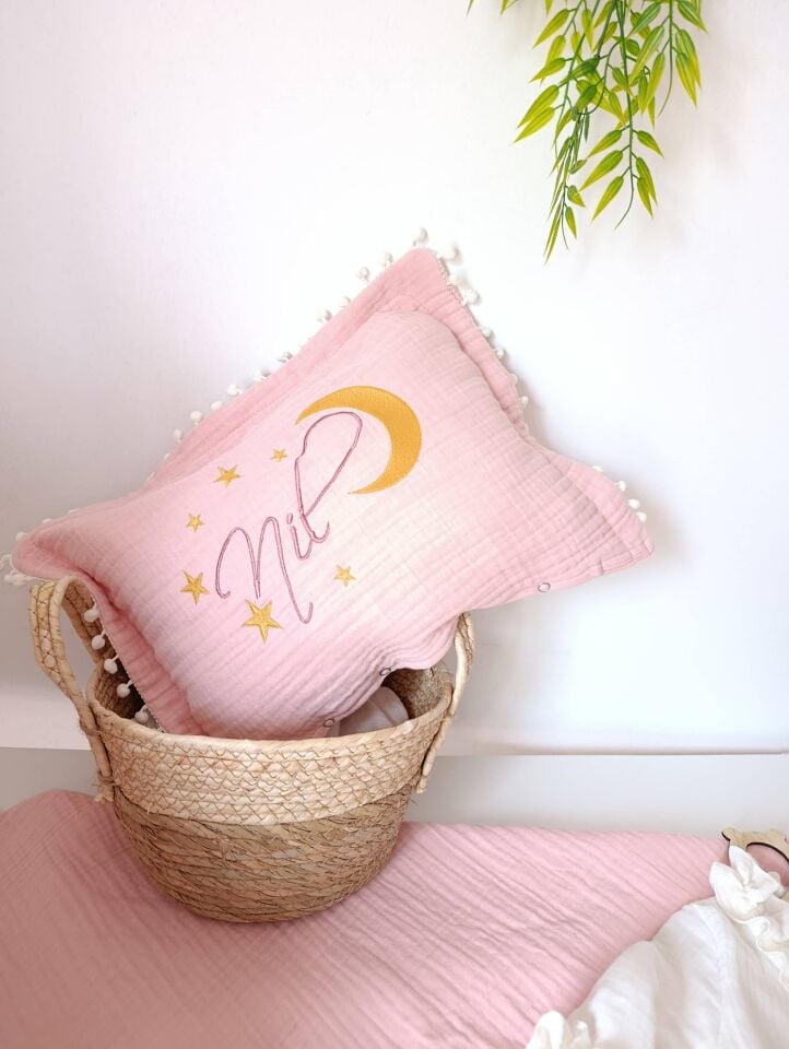 Pembe Ekru 7 Parça 4 Kat Müslin Bebek Seti – İsim Nakışlı
