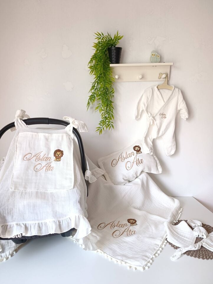 Aslan Nakışlı Kişiye Özel Müslin Bebek Seti – 7 Parça
